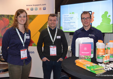 Lisa Broekhuizen, Jeroen van Isacker en Guido Roozemond van Koppert Biological Systems onderstreepten de stelling van Sjaak van der Tak uit beursdagopening: als er chemische middelen verdwijnen moeten er biologische middelen voor in de plaats komen.